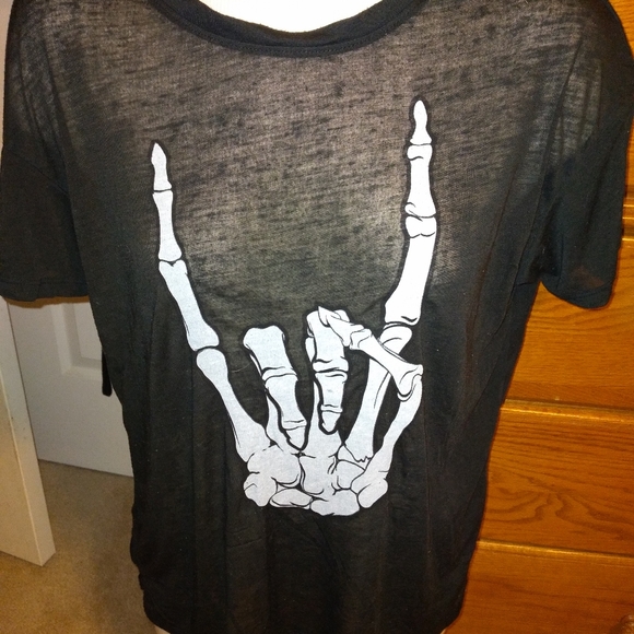 L.O.L. Vintage Tops - Vintage Goth skeleton hand rock on tee